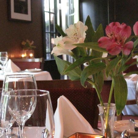 Kenyon Inn & Restaurant Gambier エクステリア 写真